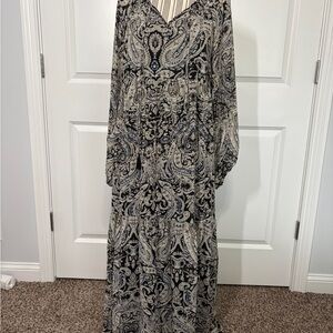 Elegant Black and Gray Paisley Maxi Dress